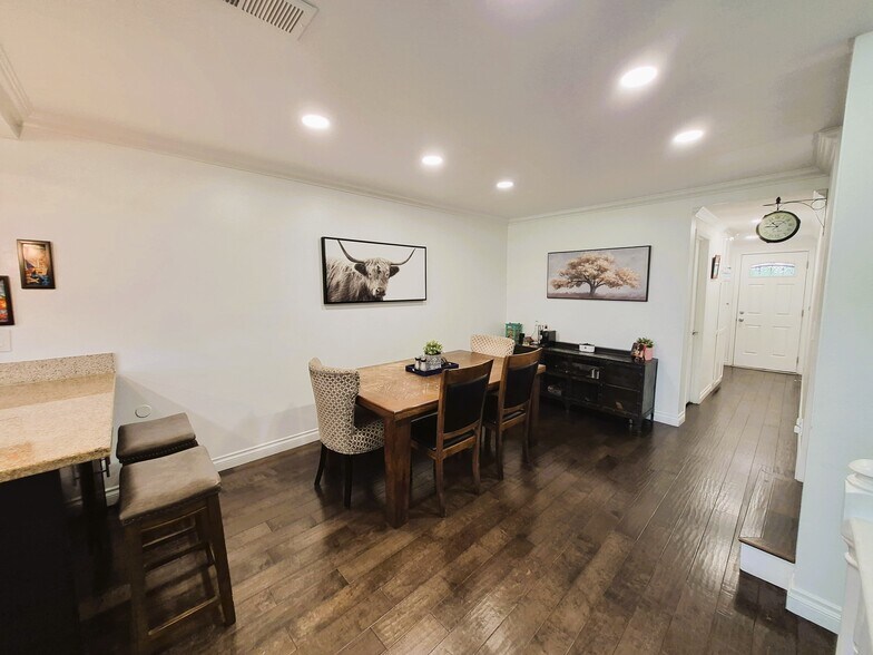 Building Photo - 5313 Sevilla Ct