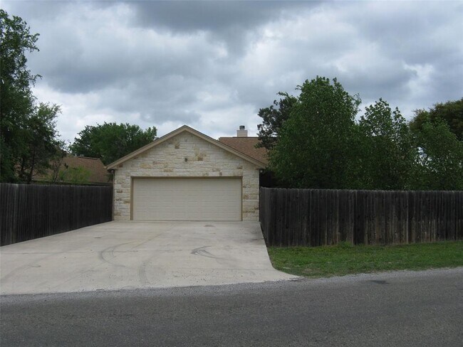 Building Photo - 806 Woodland Park Dr