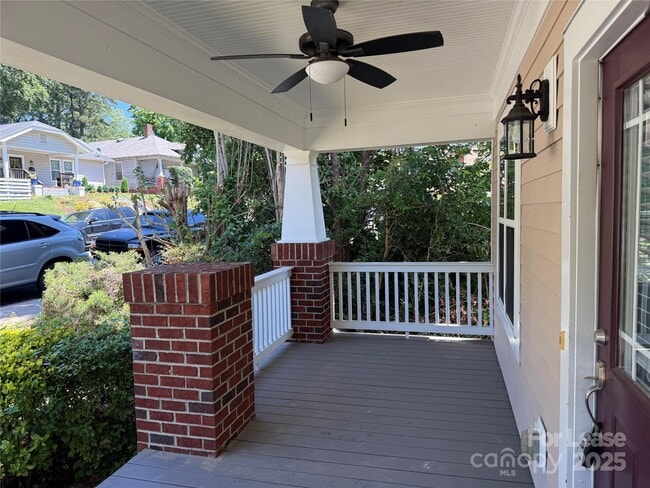 Building Photo - 311 Woodvale Pl