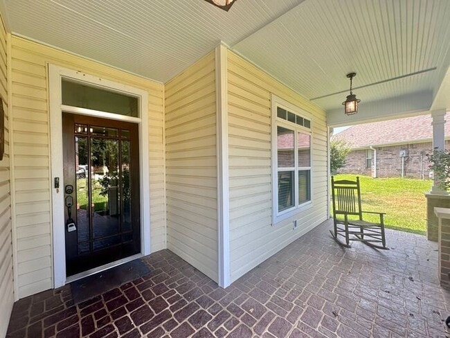 Building Photo - Coming Soon! Show Stopping Home in Flint!