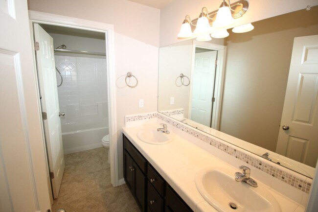 Building Photo - Cute Home in Fresno!