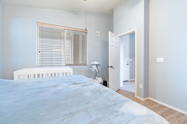 Building Photo - 4127 McKinley St NE