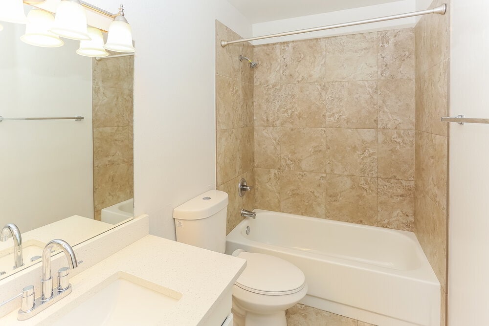 Building Photo - 1417 E Irwin Ave