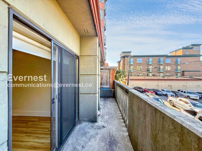 Building Photo - 133 Queen Anne Ave N