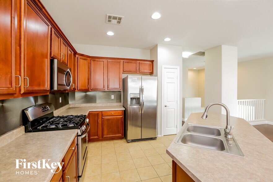 Building Photo - 6339 Hamilton Grove Ave