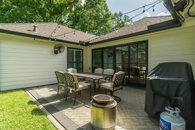 Building Photo - 815 Thornvine Ln