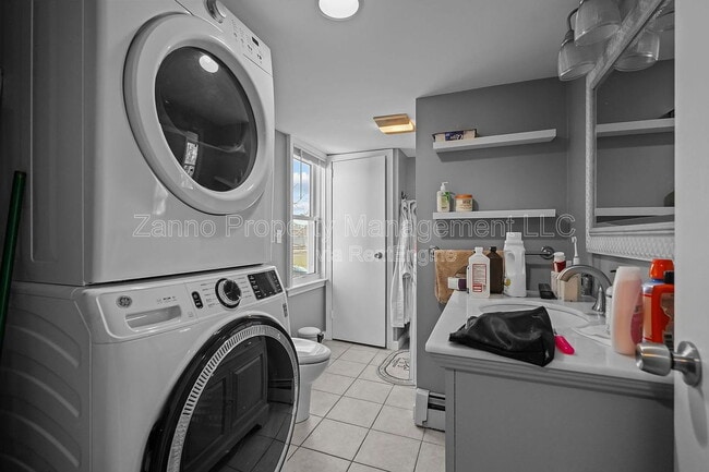 Building Photo - 22 Third School St