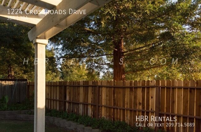 Building Photo - 1224 Crossroads Dr