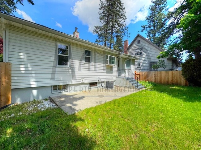 Building Photo - Tranquil Home Steps from Manito Park