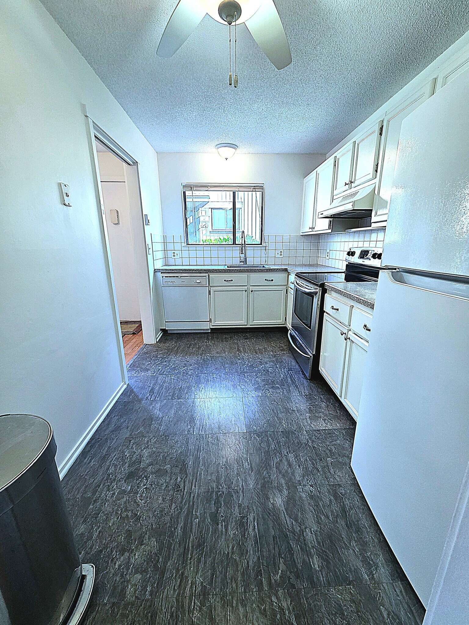 Building Photo - 563 Heritage Vlg