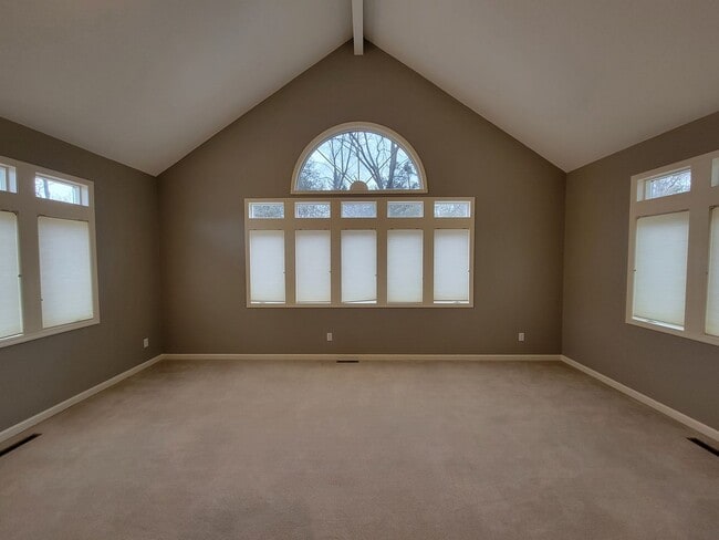 Building Photo - Upscale and Spacious Cedar Falls House for...