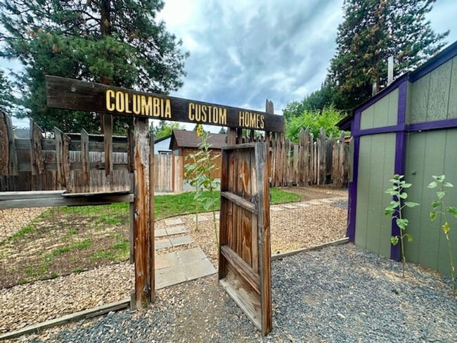 Building Photo - Great one bedroom unit in mid-town!  A mus...