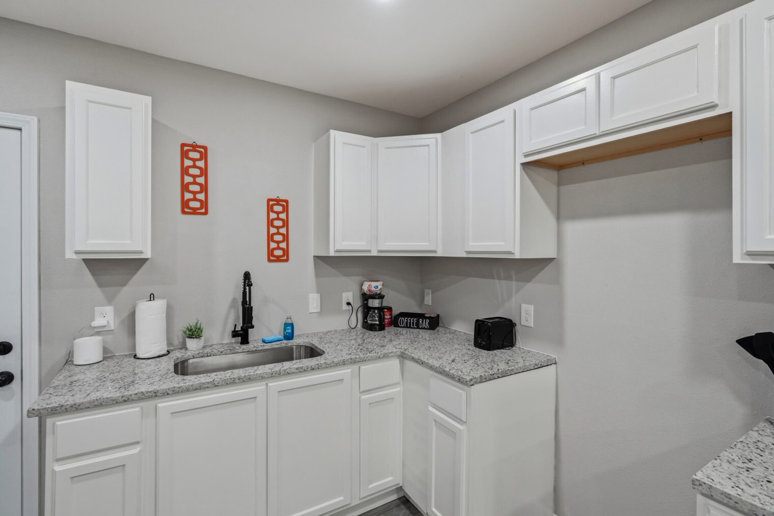 Building Photo - 2306 E Houston St