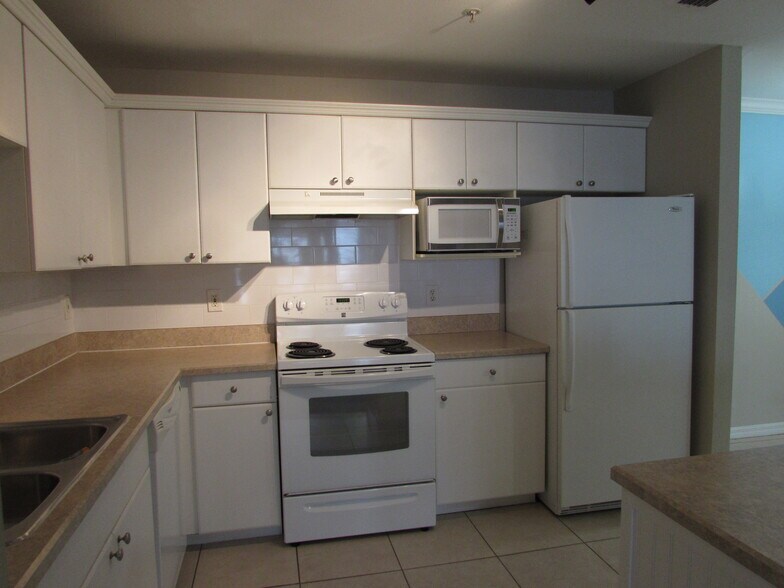 Building Photo - 3591 Kernan Blvd S