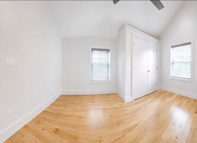 Building Photo - 2200 W 32nd St