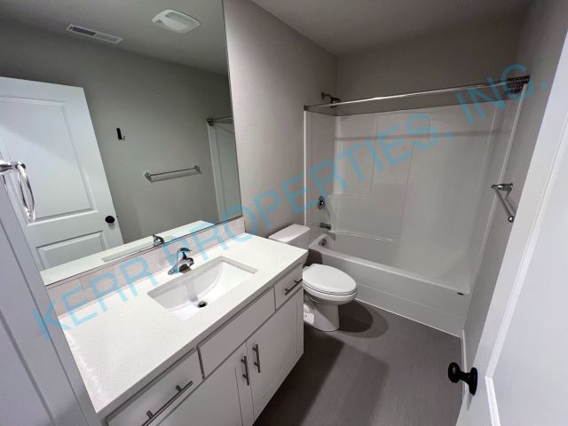 Building Photo - FREE RENT! Modern townhome living 3-Bed Retreat with 2.5 Baths in Serene Happy Valley!