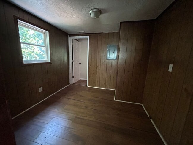Building Photo - NEWNAN-201 Herring Rd 3 Bedroom 1 Bath