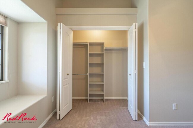 Building Photo - Spacious 6 Bedroom Home with a Balcony!