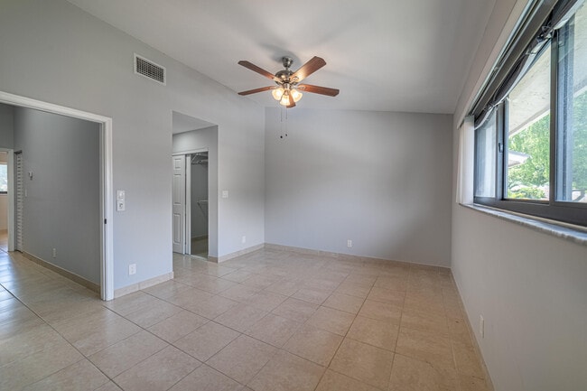 Building Photo - 2720 S Oakland Forest Dr