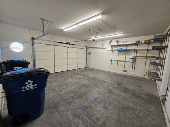 Building Photo - Spacious Two-Story Home in a Cul-de-Sac Location