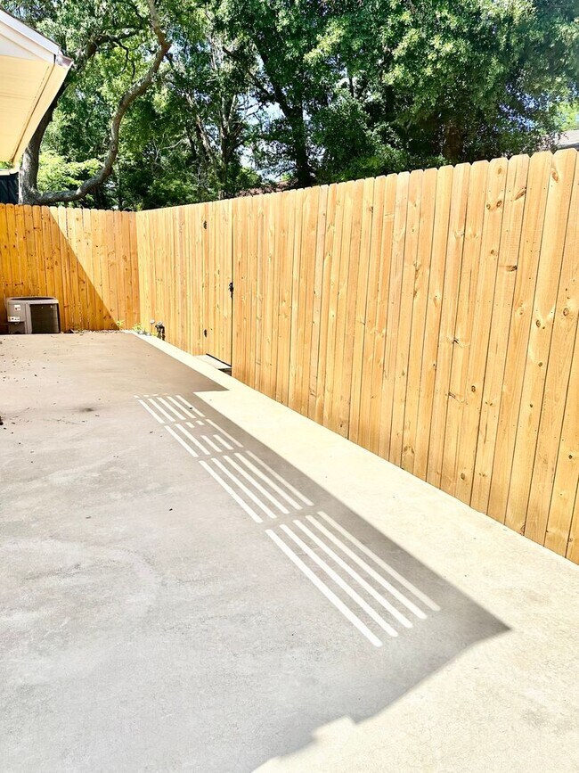 Building Photo - 937 Holbrook Cir