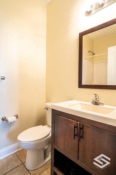 Building Photo - 1231 S Avers Ave