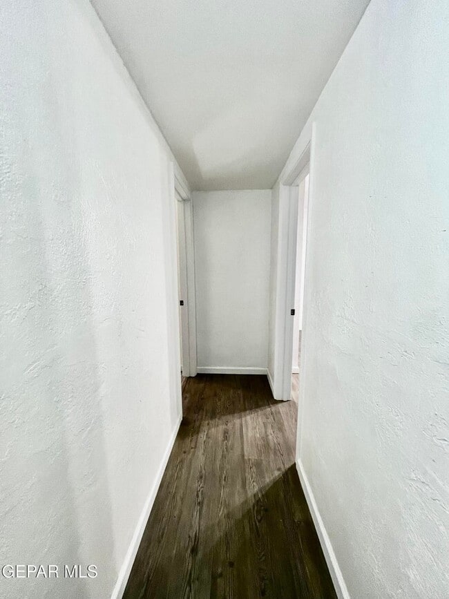 Building Photo - 339 Medina St