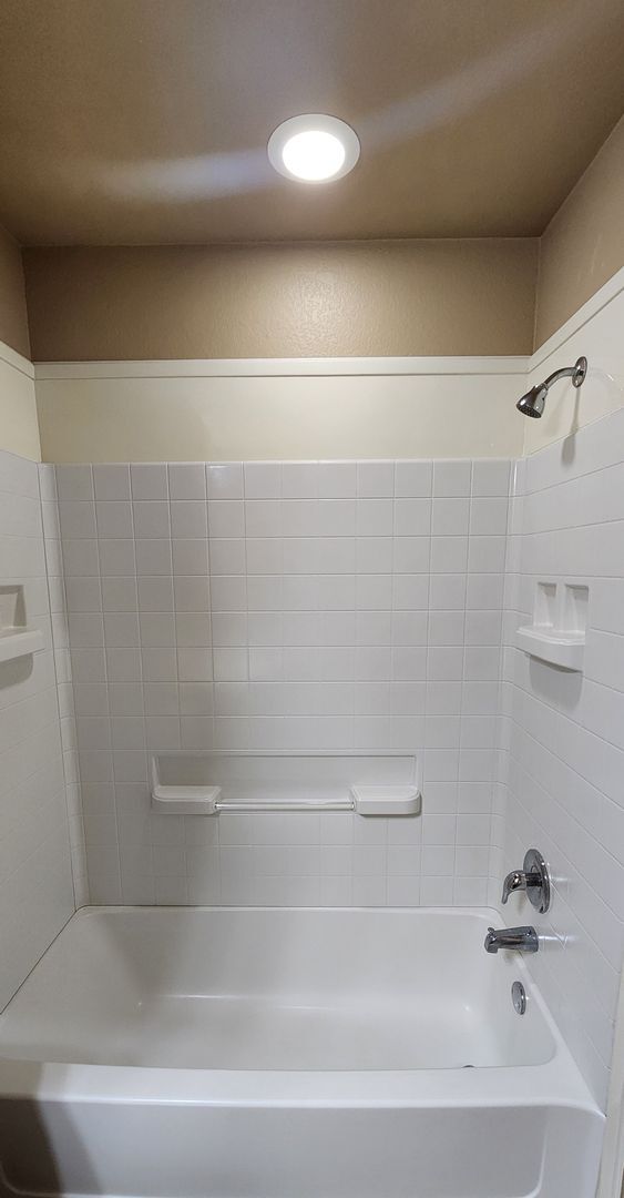 Building Photo - 2 bedroom 2 bath close to Clear Creek 8/12 move in date