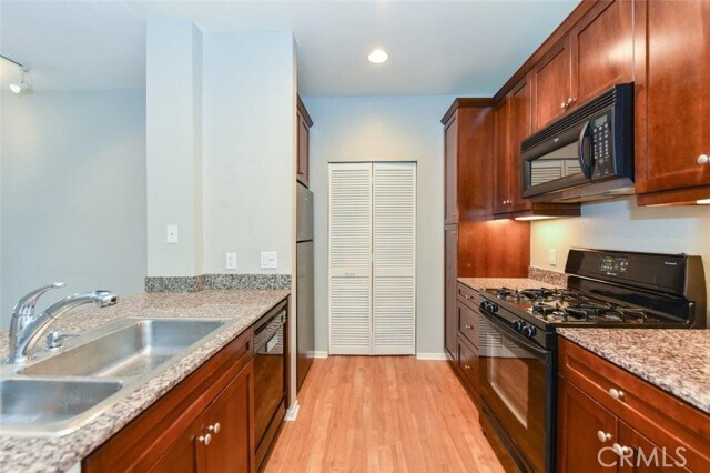 Building Photo - 2202 Scholarship