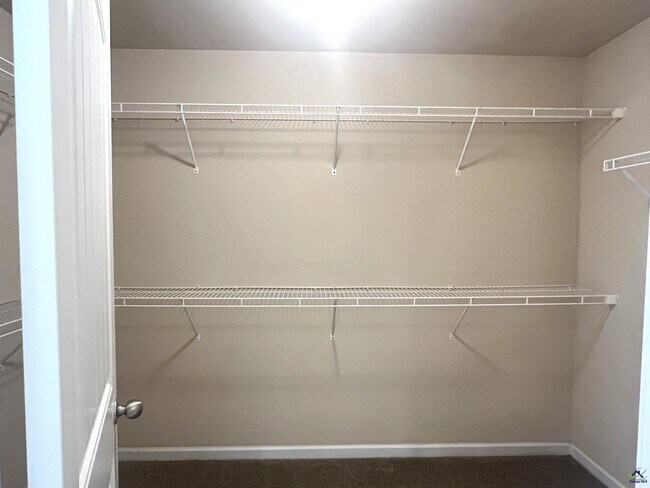 Building Photo - 807 Citrona Dr