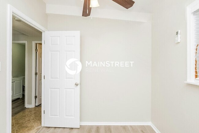 Building Photo - 3 Bedroom Pet-Friendly Home in TAMPA, FL with Main Street Renewal