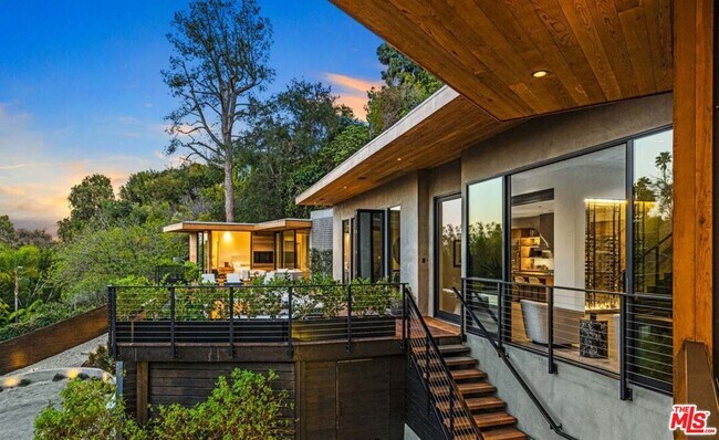 Building Photo - 727 N Beverly Glen Blvd