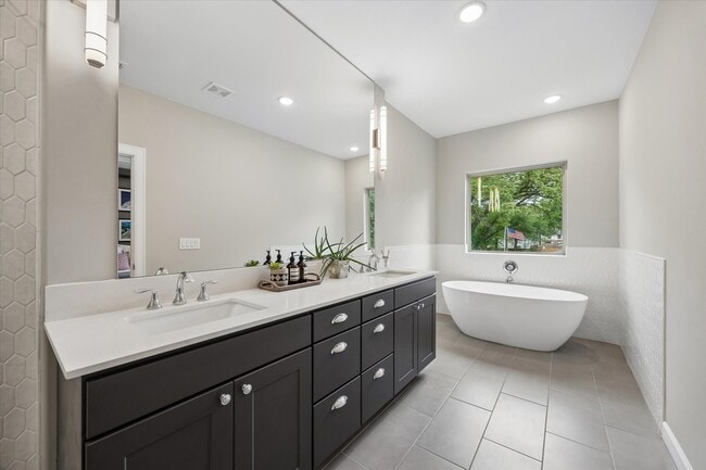 Building Photo - 5214 Amber Sunrise Dr