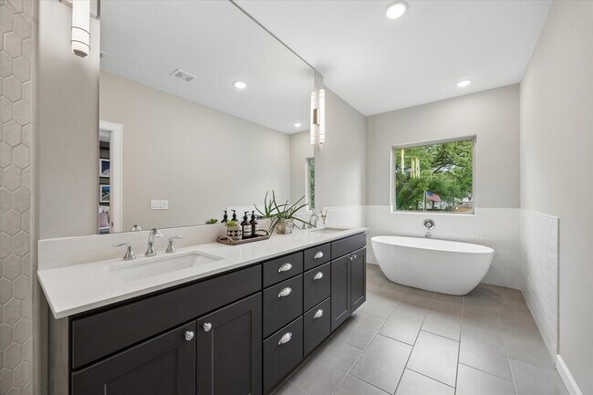 Building Photo - 5218 Amber Sunrise Dr