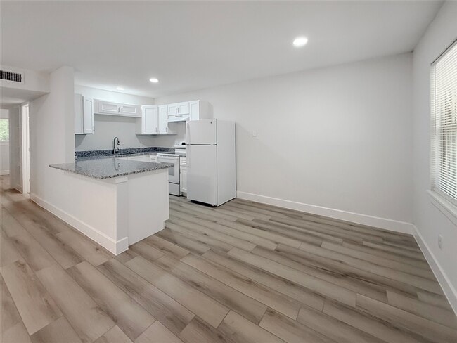 Building Photo - 1016 E Walker St