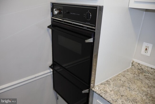 Building Photo - 4951 Americana Dr