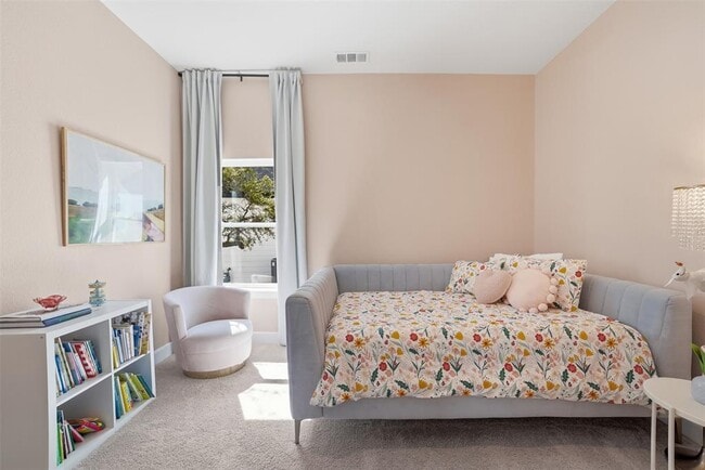 Building Photo - 256 Smoke Tree Cir