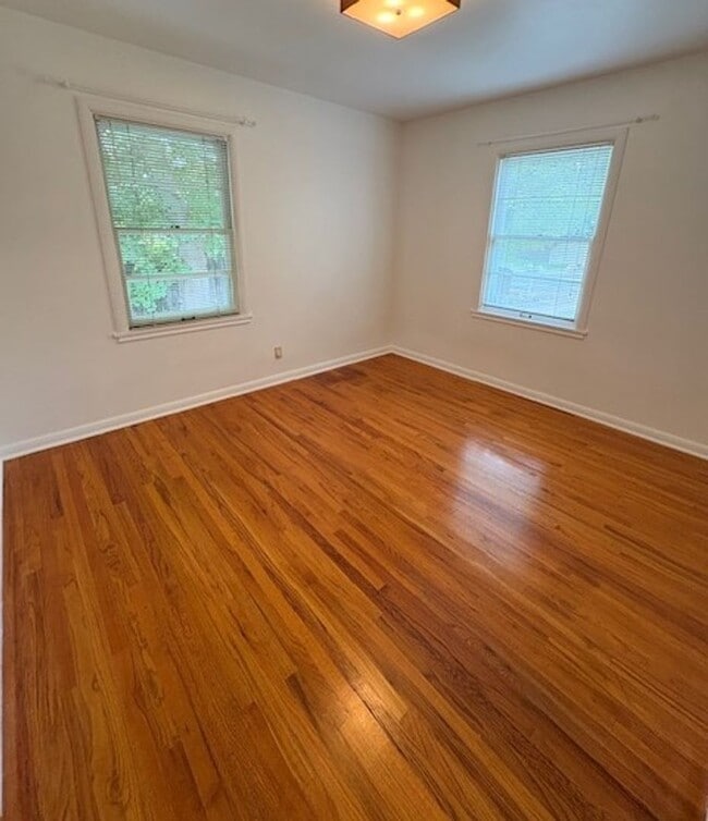Building Photo - 4 Bedroom Home in Holladay