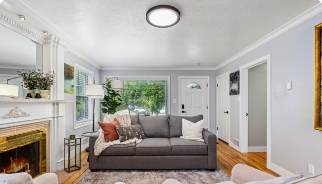 Building Photo - 444 N Oakley St