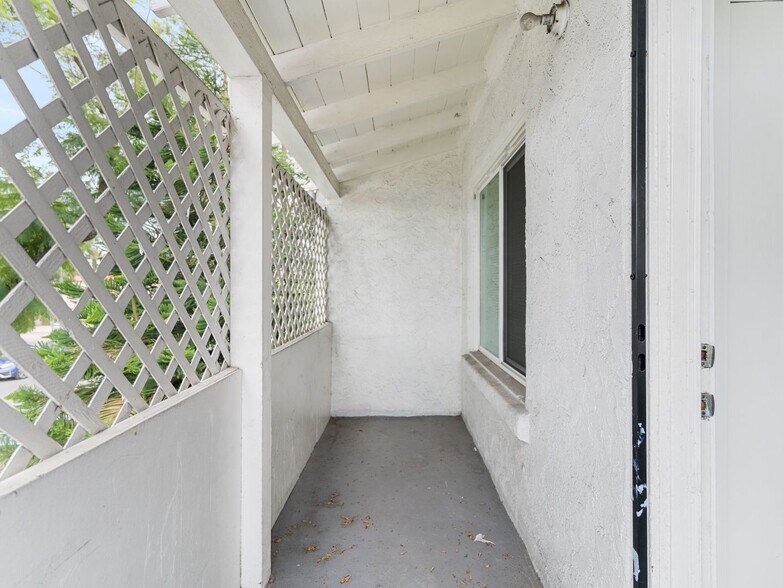 Building Photo - 736 Olive Ave