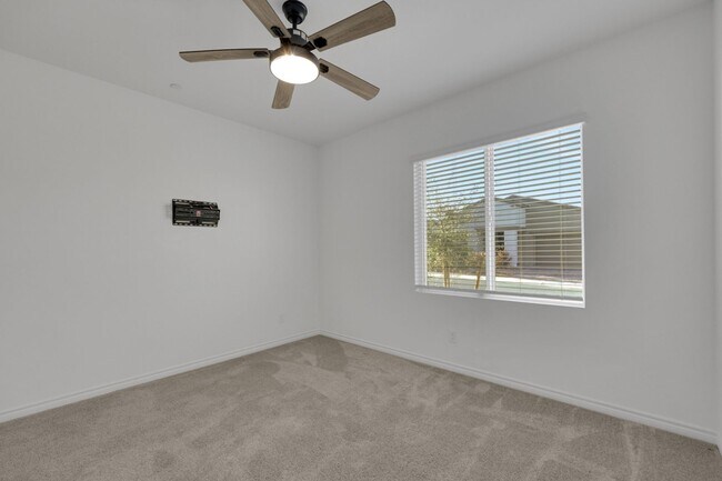 Building Photo - Nearly New Lennar 5 Bedroom Home in Inspirada