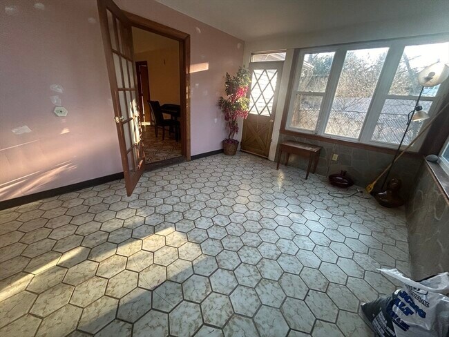 Building Photo - 22 Norcross St