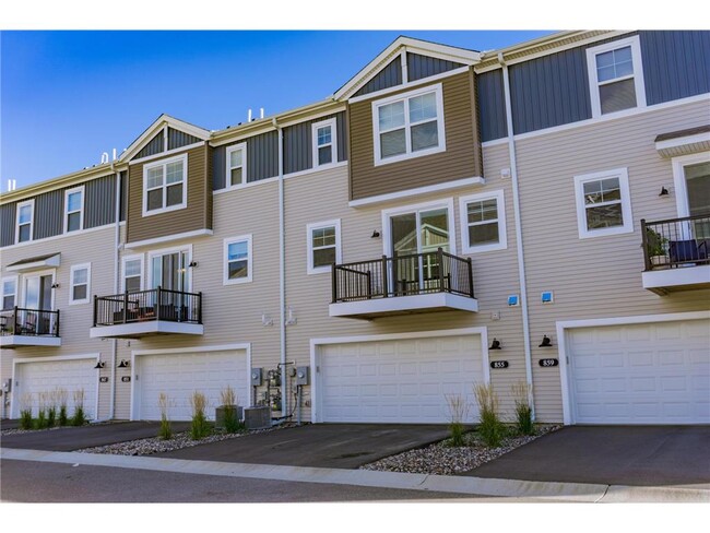 Building Photo - 855 Roselyn Dr