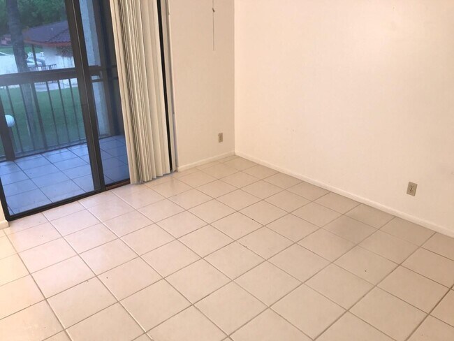 Building Photo - 733 SE 1st Way