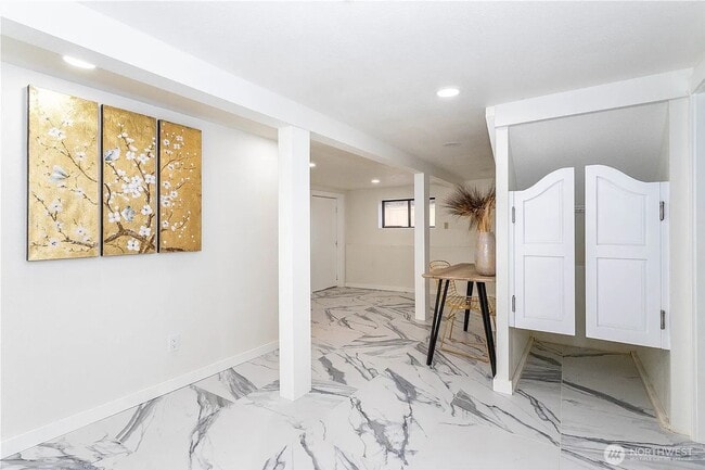 Building Photo - Beautifully Renovated 4-Bedroom Home in Desirable Arbor Heights!