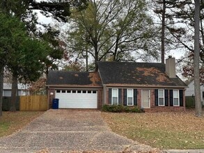 Building Photo - 9 Oak Forest Dr