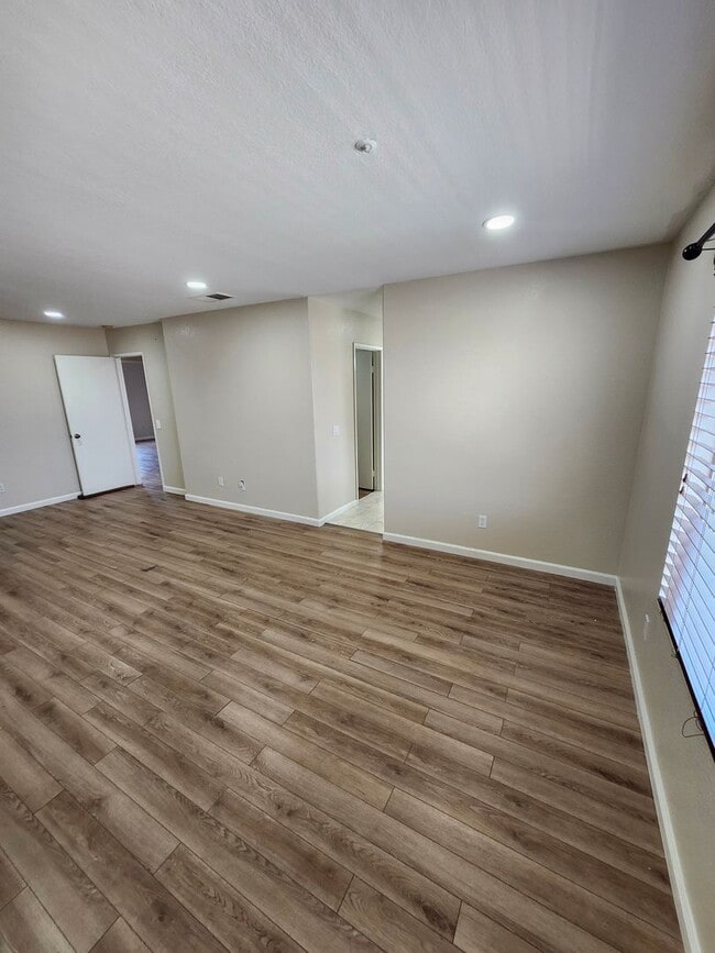 Building Photo - Beautiful 5 Bedroom House fully remodeled....