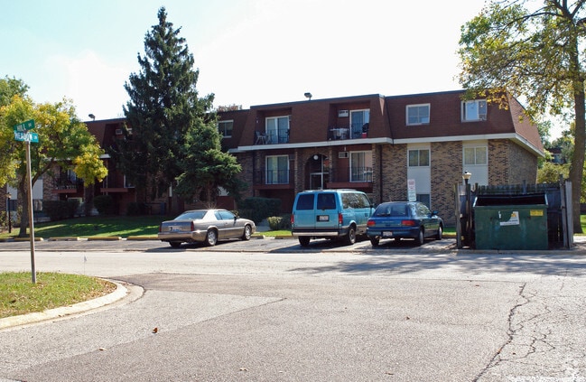 Building Photo - Steeple Hill