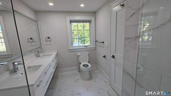 Building Photo - 42 Poe Ct