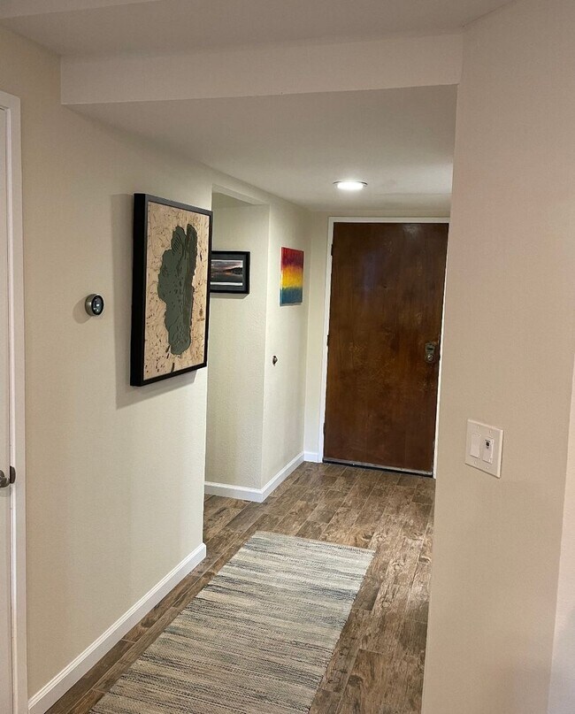 Building Photo - Fully Furnished, 1 bed/ 1 bath Point Loma condo close to the Bay & Liberty Station!